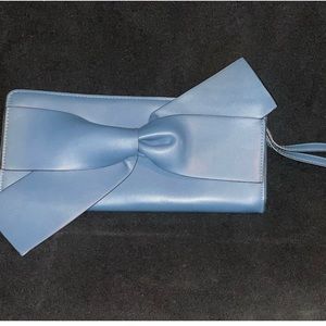 Blue clutch